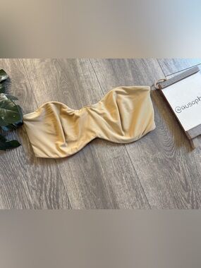 Apostrophe Strapless Bandeau Underwire Convertible Soft Cup Bra in Nude. 38D